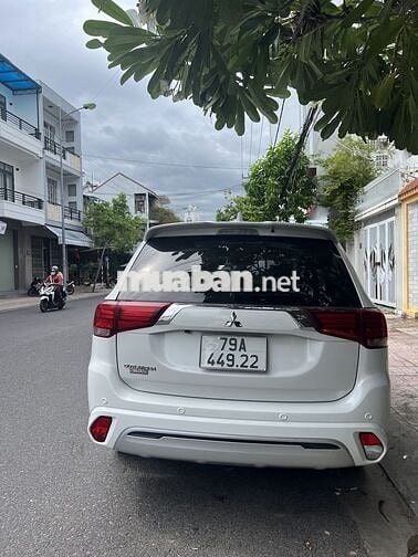 Mitsubishi Outlander 2022 Trắng