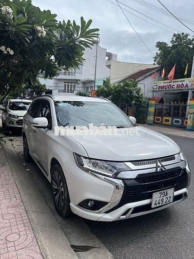Mitsubishi Outlander 2022 Trắng