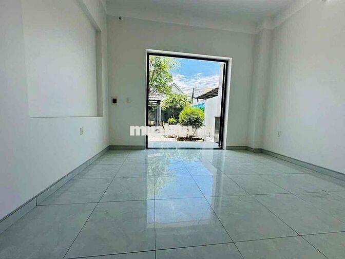 Cho thuê nhà Mái Thái Sân Vườn 3Phòng Ngủ Ở & VP Ngay chợ Phú Mỹ