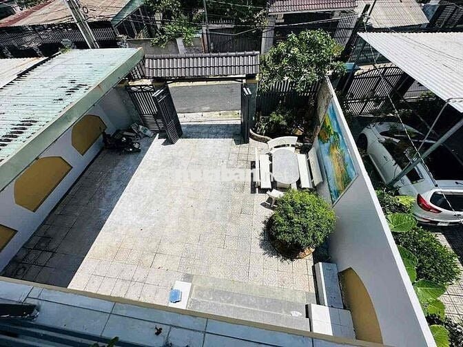 Cho thuê nhà Mái Thái Sân Vườn 3Phòng Ngủ Ở & VP Ngay chợ Phú Mỹ