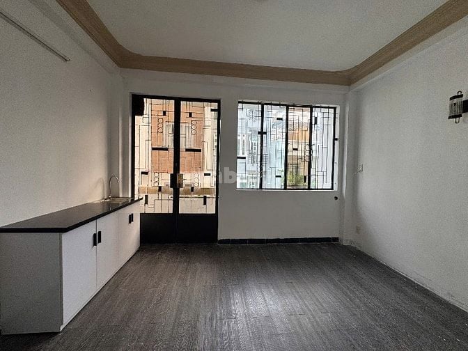 Cho thuê căn hộ thoáng mát 2 ban công 