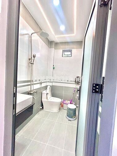 NHÀ CẤP 4 CHÍNH CHỦ SỔ HỒNG RIÊNG GIÁ 1 TỶ 650 TRIỆU (KHÔNG PHÁT SINH)