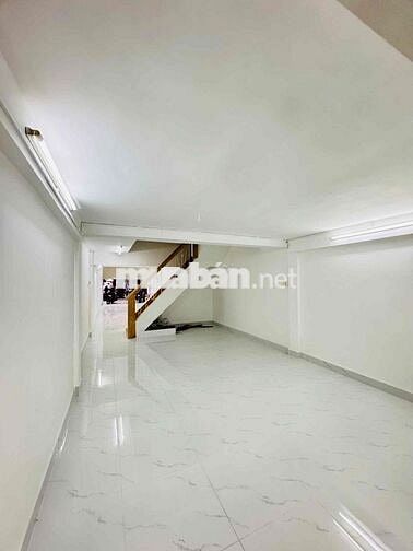 VỊ TRÍ THƯƠNG HIỆU, NHÀ MỚI, CÓ LỀ TẠI 115 ĐINH TIÊN HOÀNG QUẬN 1