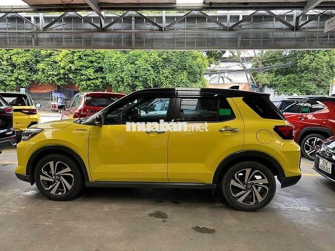 Toyota Raize 1.0Turbo Vàng nóc đen thể thao 2023