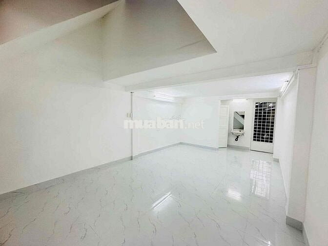 VỊ TRÍ THƯƠNG HIỆU, NHÀ MỚI, CÓ LỀ TẠI 115 ĐINH TIÊN HOÀNG QUẬN 1