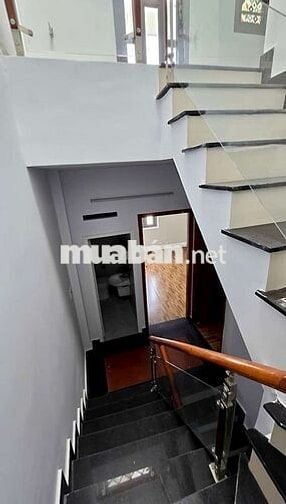 Cho thuê nguyên căn trống rộng, sạch đẹp, 6phòg, Quang Trung p8 Gò vấp