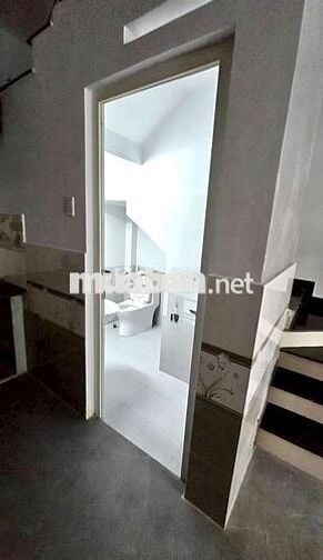 Cho thuê nguyên căn trống rộng, sạch đẹp, 6phòg, Quang Trung p8 Gò vấp