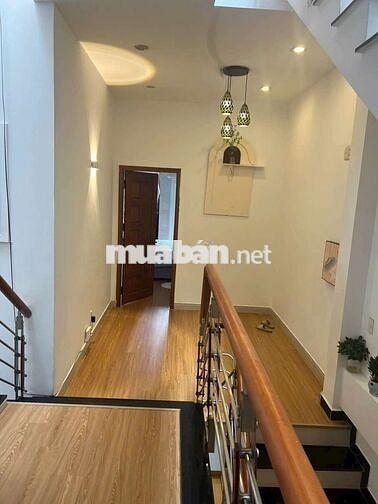 Bán  nhà 3 tầng mặt tiền ỷ lan nguyên phi - Hòa cường