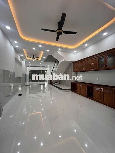 Nhà mới xây 💯% 5 x 20 có 5pn 6wc sân thượng có sẵn 4 máy lạnh mới