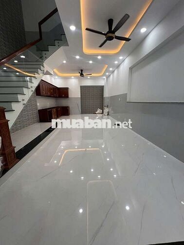 Nhà mới xây 💯% 5 x 20 có 5pn 6wc sân thượng có sẵn 4 máy lạnh mới