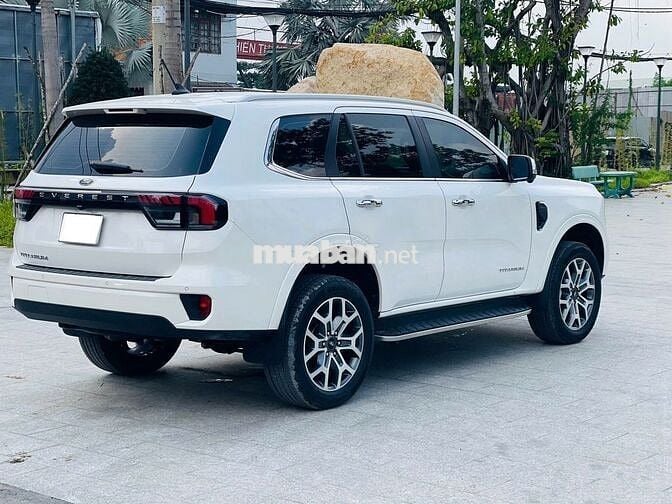 FORD EVEREST TITANIUM 1 CẦU SIÊU LƯỚT - 7600 km