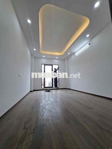 NHÀ ĐẸP 5 tầng thang máy trung tâm phường Cự Khối