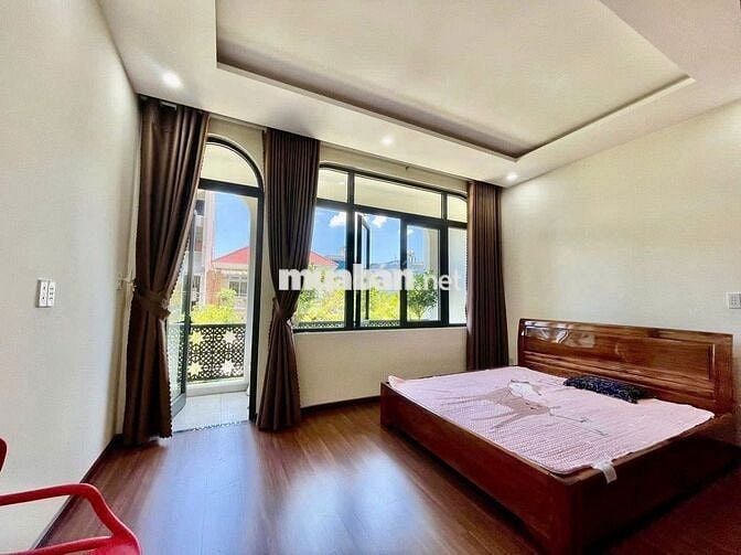 Cho thuê nhà 4 tầng 4 phòng ngủ khép kín ngay Đảo Vip - Hòa Xuân