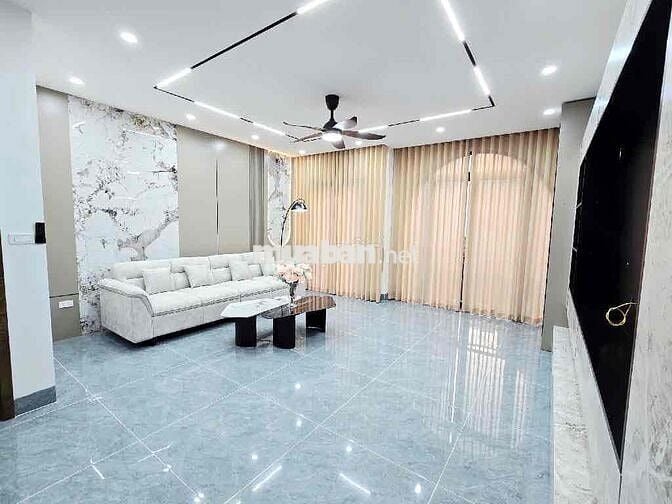 NHÀ XÂY ĐỘC LẬP THIẾT KẾ HIỆN ĐẠI THANG MÁY NHẬP KHẨU NỘI THẤT CAO CÂP