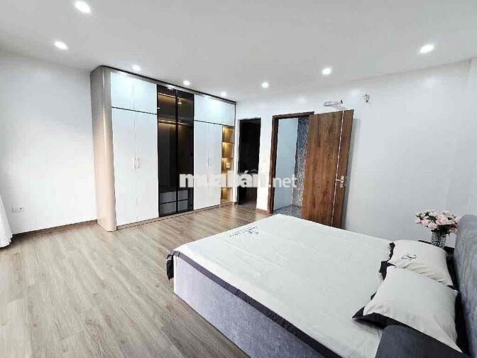 NHÀ XÂY ĐỘC LẬP THIẾT KẾ HIỆN ĐẠI THANG MÁY NHẬP KHẨU NỘI THẤT CAO CÂP