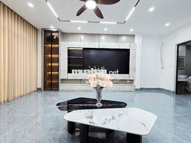 NHÀ XÂY ĐỘC LẬP THIẾT KẾ HIỆN ĐẠI THANG MÁY NHẬP KHẨU NỘI THẤT CAO CÂP