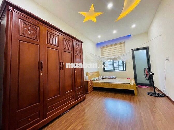 Cho thuê nhà 4 tầng 4 phòng ngủ khép kín ngay Đảo Vip - Hòa Xuân