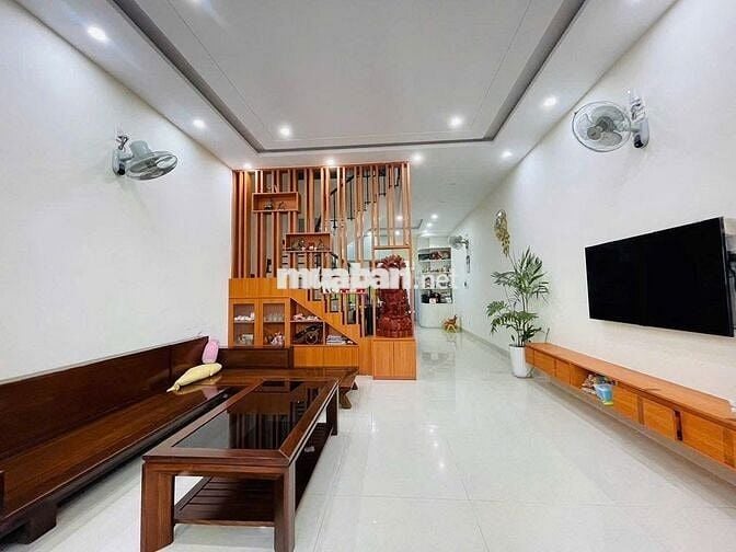 Cho thuê nhà 4 tầng 4 phòng ngủ khép kín ngay Đảo Vip - Hòa Xuân