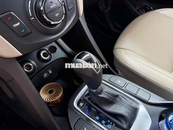 Hyundai Santa Fe 2017 2.4 AT 4 WD - 99000 km chuẩn