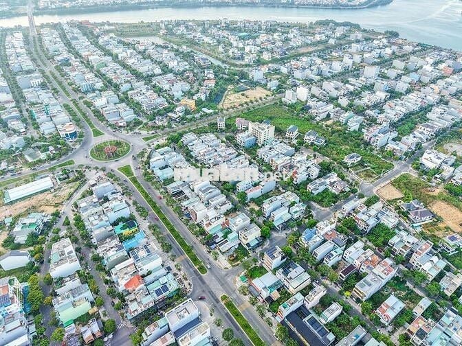 Cho thuê nhà 4 tầng 4 phòng ngủ khép kín ngay Đảo Vip - Hòa Xuân