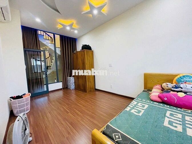 Cho thuê nhà 4 tầng 4 phòng ngủ khép kín ngay Đảo Vip - Hòa Xuân