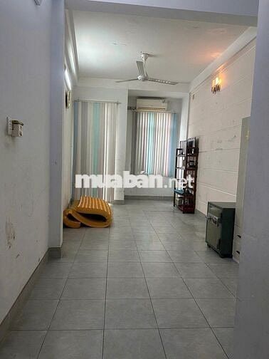 4PN, 4WC. Nhà 4 tầng Lê Hồng Phong, Q10. DT: 3.5x18m, đầy đủ nội thất