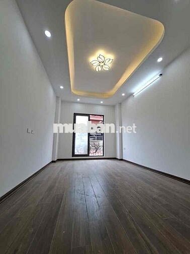 NHÀ ĐẸP 5 tầng thang máy trung tâm phường Cự Khối