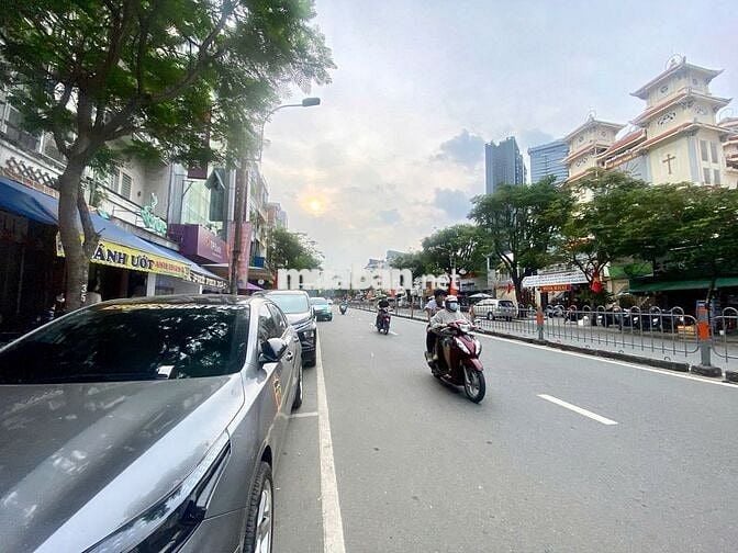 Mặt tiền Nguyễn Cư Trinh, Q1 ngang 6m kinh doanh tự do