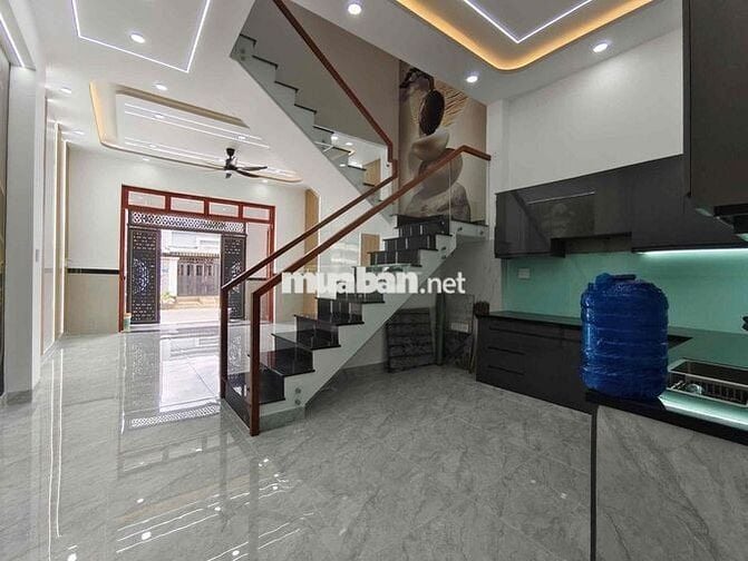 KẸT TIỀN BÁN GẤP CĂN NHÀ MỚI HOÀN THIỆN