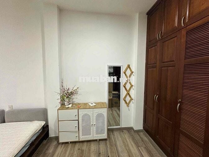 cho thuê phòng ban công full nội thất có thang máy 4triệu8