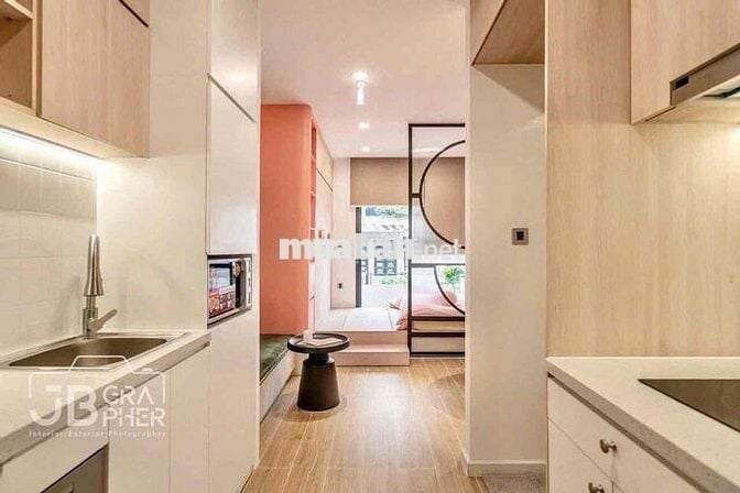 CĂN HỘ CỬA SỔ LỚN XA BẾP KHU VỰC NGỦ RIÊNG RỘNG 40m2 Ở KHU HÀNG XANH