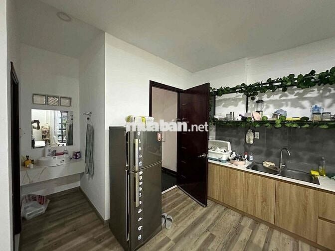 cho thuê phòng ban công full nội thất có thang máy 4triệu8