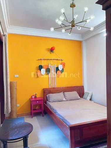 SANG NHƯỢNG HOMESTAY NGUYÊN CĂN TẠI TRUNG TÂM TRẦN QUỐC TOẢN 