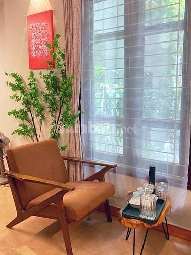 SANG NHƯỢNG HOMESTAY NGUYÊN CĂN TẠI TRUNG TÂM TRẦN QUỐC TOẢN 