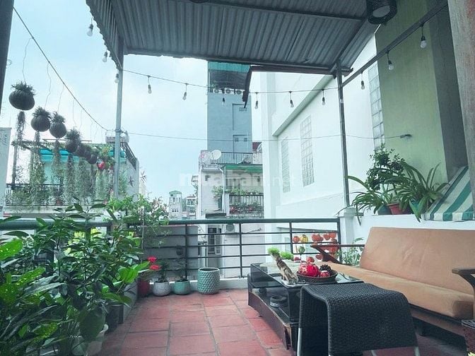 SANG NHƯỢNG HOMESTAY NGUYÊN CĂN TẠI TRUNG TÂM TRẦN QUỐC TOẢN 