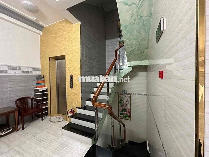 cho thuê phòng ban công full nội thất có thang máy 4triệu8