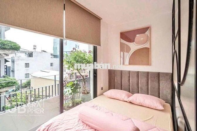 CĂN HỘ CỬA SỔ LỚN XA BẾP KHU VỰC NGỦ RIÊNG RỘNG 40m2 Ở KHU HÀNG XANH