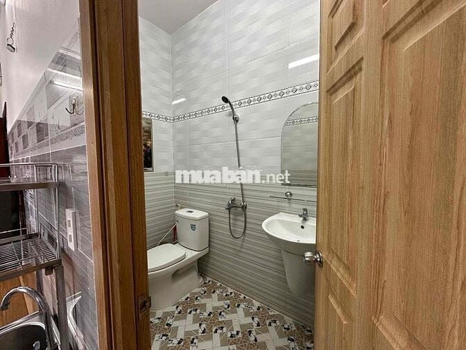 cho thuê phòng ban công full nội thất có thang máy 4triệu8