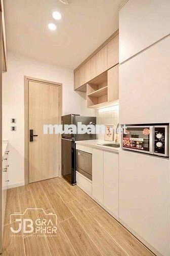 CĂN HỘ CỬA SỔ LỚN XA BẾP KHU VỰC NGỦ RIÊNG RỘNG 40m2 Ở KHU HÀNG XANH