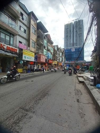 Hàng hiếm mặt phố Nguyễn Tuân  