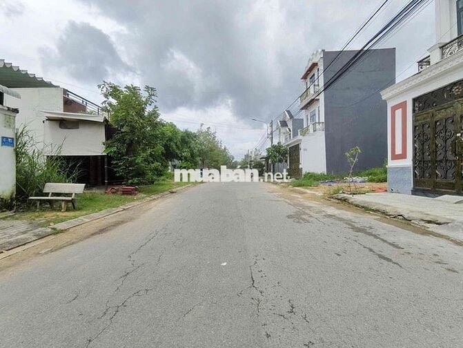 KẸT TIỀN BÁN GẤP CĂN NHÀ MỚI HOÀN THIỆN