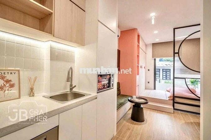 CĂN HỘ CỬA SỔ LỚN XA BẾP KHU VỰC NGỦ RIÊNG RỘNG 40m2 Ở KHU HÀNG XANH