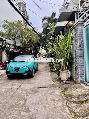 Nhà Đường ô tô. Nhà 4 tầng Nguyễn Hữu Tiến. Cách sân bay 5p đi xe,