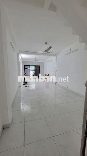 4.5x18m. Mặt tiền 3 lầu góc 3/2 giao Nguyễn Chí Thanh, Q11 (4PN, 4WC)