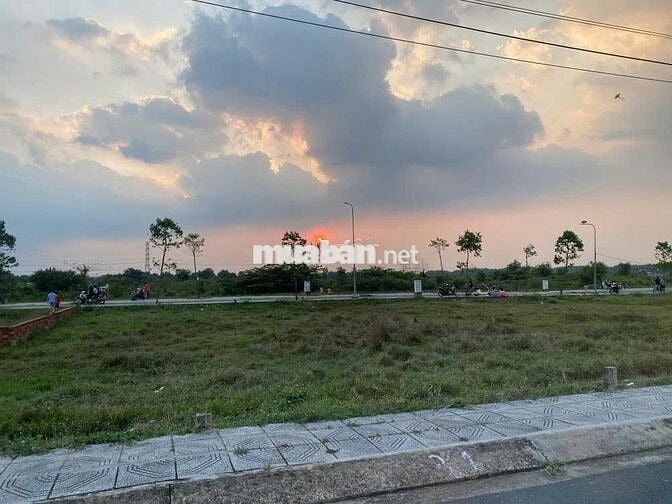 Bán đất full thổ cư 180m2 2 mặt tiền xã Tân Thông Hội Củ Chi Giá 5 tỷ