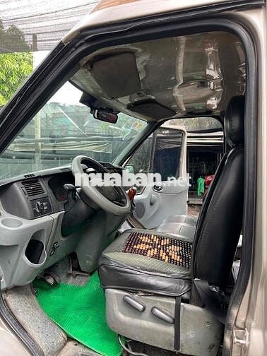 Ford Transit Van 6 chổ 850kg đi giờ cấm