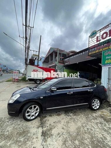 Xe gia đình đang chạy ngon