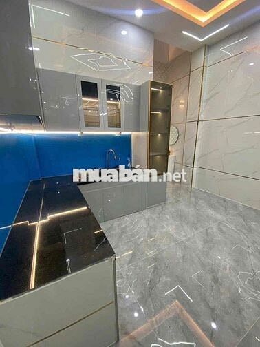 Nhà mới y hình gần chợ siêu thị