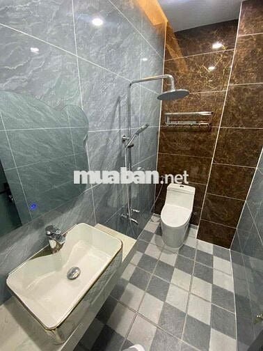 Nhà mới y hình gần chợ siêu thị