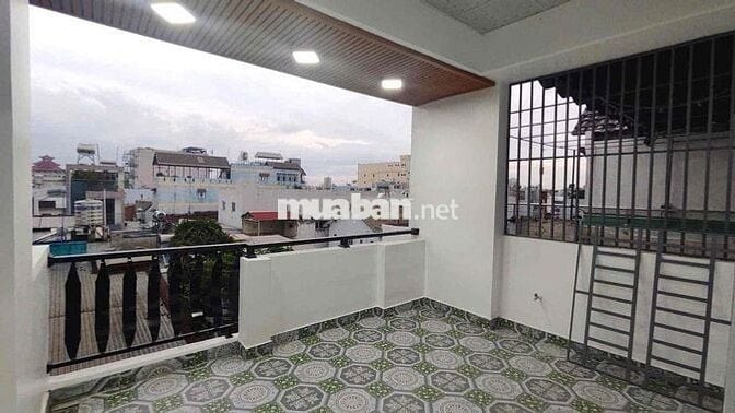 Nhà mới y hình gần chợ siêu thị